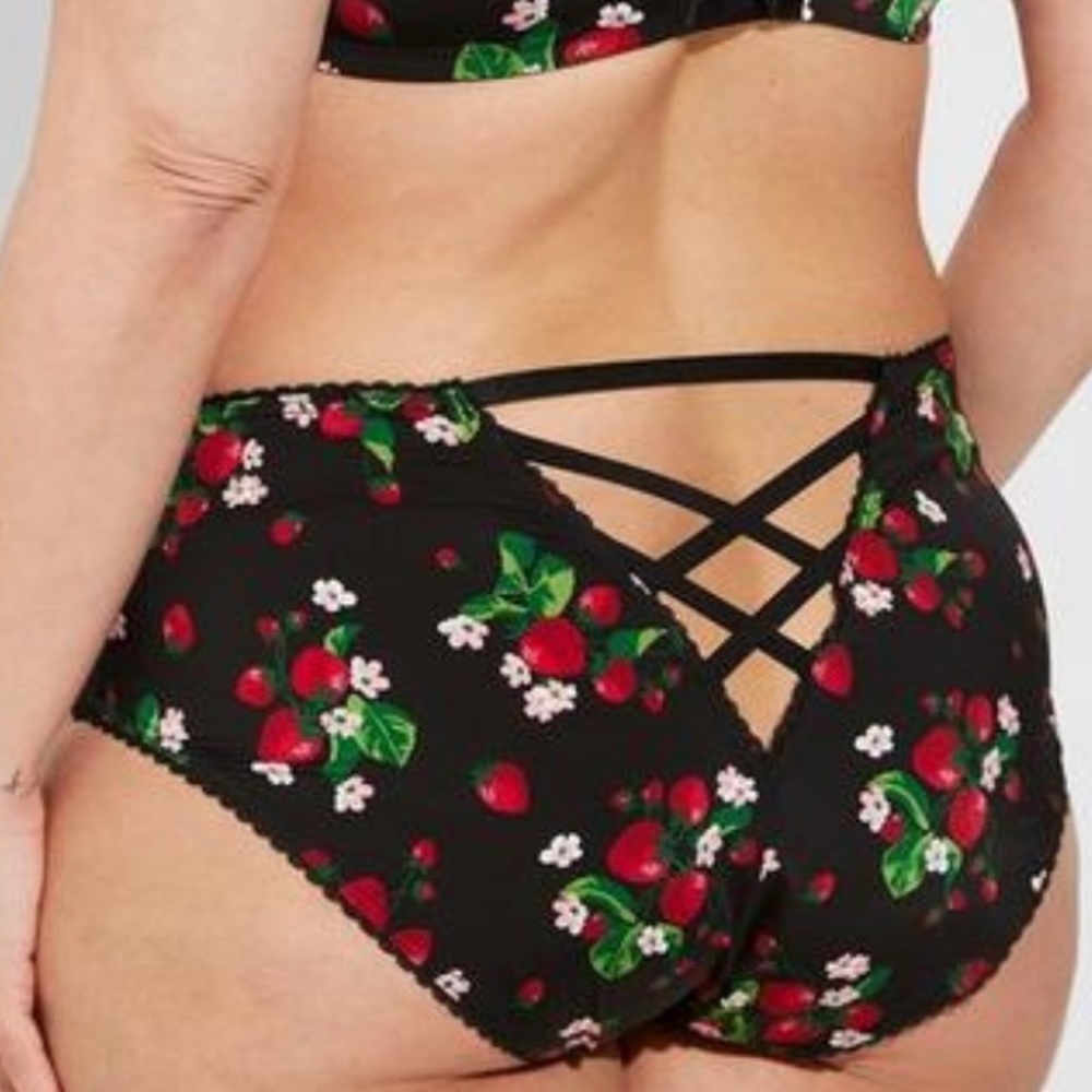 NWT Torrid second skin strawberry hipster microfiber cage back panty 2X 18 20